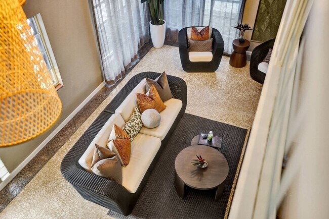 Building Photo - 101 Lucerne Ave