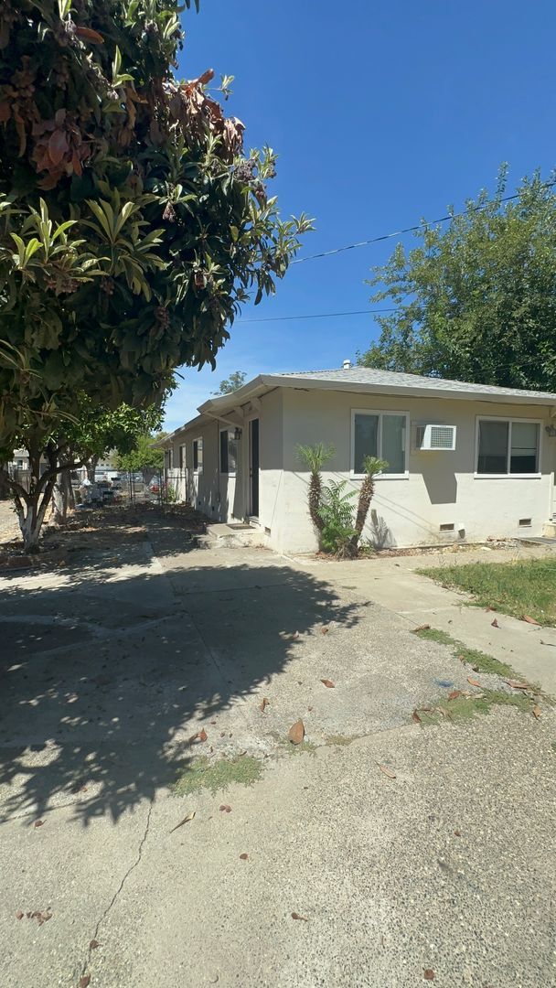 Building Photo - 440-444 Harding Ave