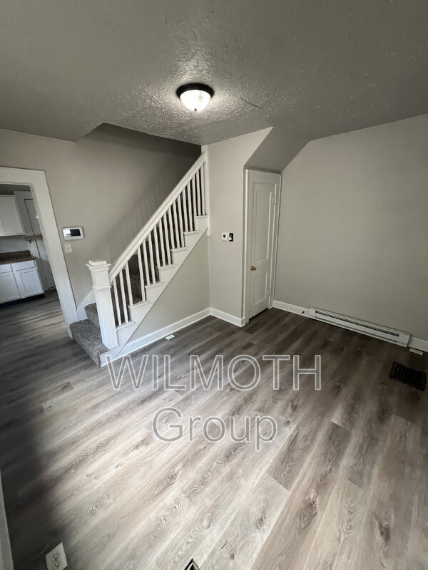 Building Photo - 923 N Drexel Ave