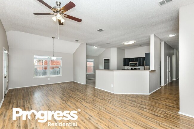 Building Photo - 10813 Briaroaks Dr