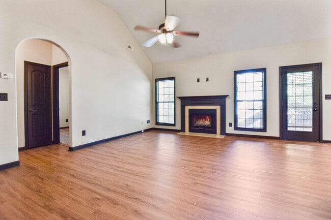 Building Photo - Pet Friendly Four Bedroom!