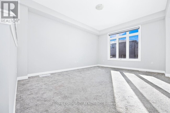 Building Photo - 4552-4552 Portage Rd