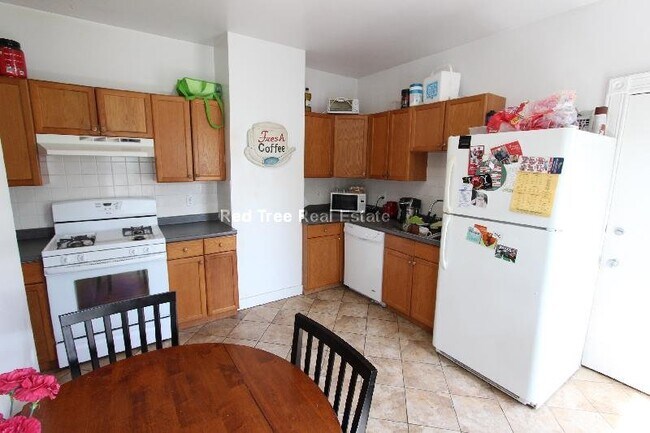 Building Photo - 136 Brooks Street Apt #2, Brighton, MA 021...