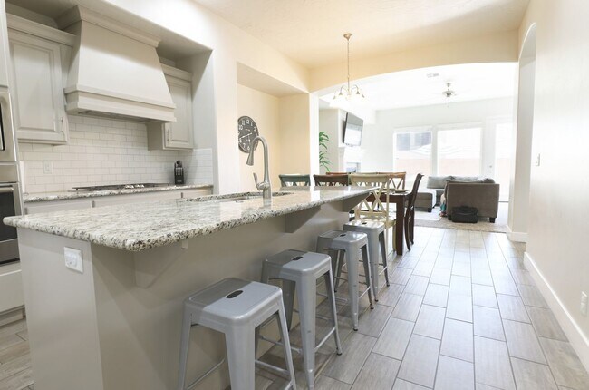 Foto del edificio - Pet Friendly 4 Bedroom Home!