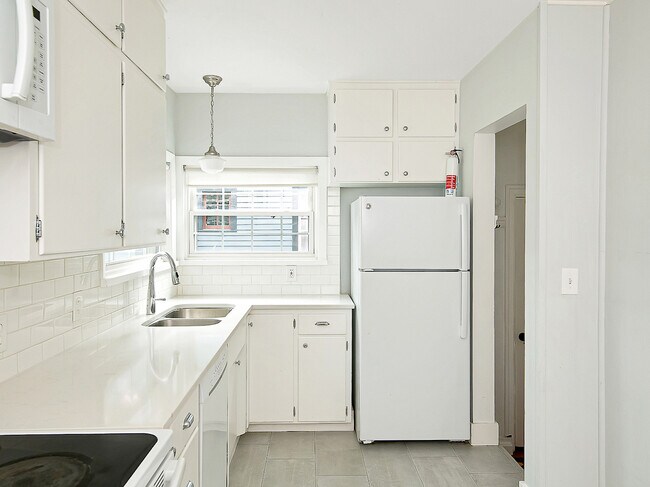 Foto del edificio - 5915 N Atlantic Ave