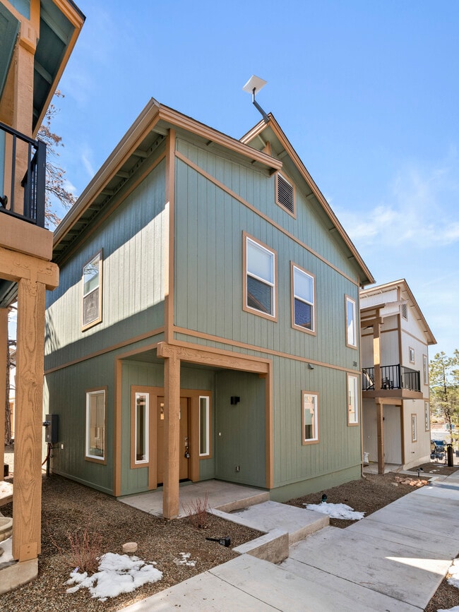 Building Photo - 3001 E Butler Ave