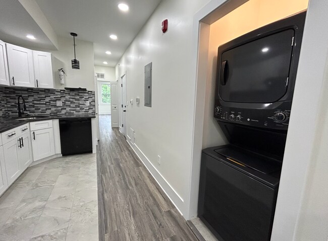 Building Photo - Modern Living Just Steps from Temple Unive...