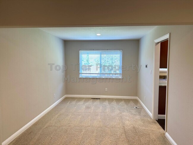 Foto del edificio - Spacious 4 Bed / 2.5 Bath / 2,106 Sqft Mar...