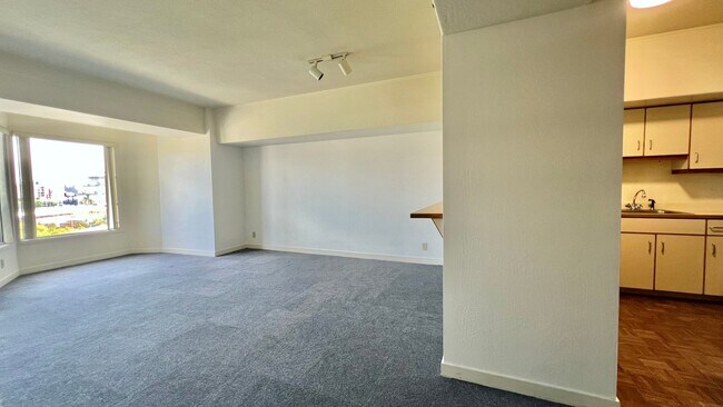 Foto del edificio - Spacious and convenient  east-facing 1Bd 1...