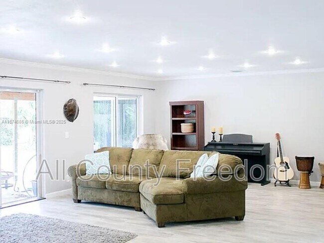 Foto del edificio - 22856 SW 53rd Ave