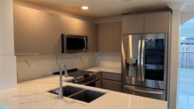 Building Photo - 8480 NW 139th Ln