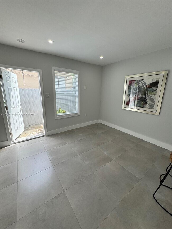 Foto del edificio - 6335 N Miami Ave