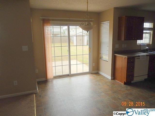 Building Photo - 123 Cloverwood Dr SW