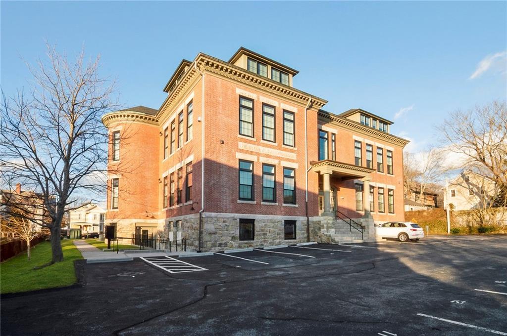 32 Carey St Unit 1A, Newport, RI 02840 Condo for Rent in Newport, RI