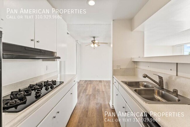 Foto del edificio - 1155 E Del Mar Blvd