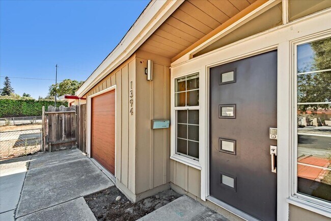 Building Photo - 1394 Sandia Ave