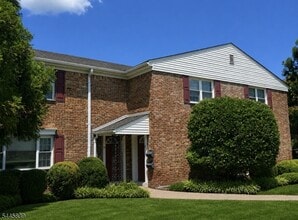 Building Photo - 67 New England Ave