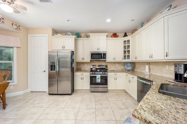 Building Photo - 443 11th Square SW