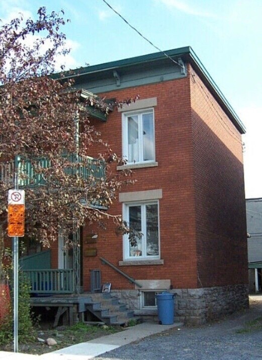 Building Photo - 134 Spruce St