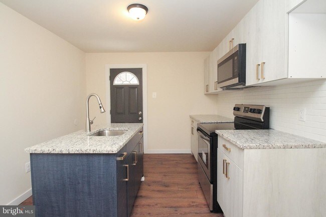 Building Photo - 1454 N 56th St
