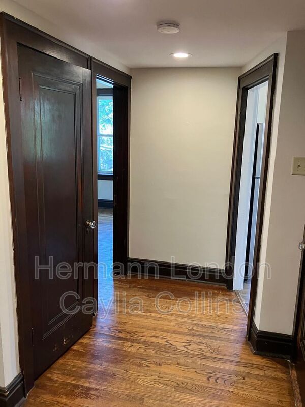 Foto del edificio - 4427 S Grand Blvd