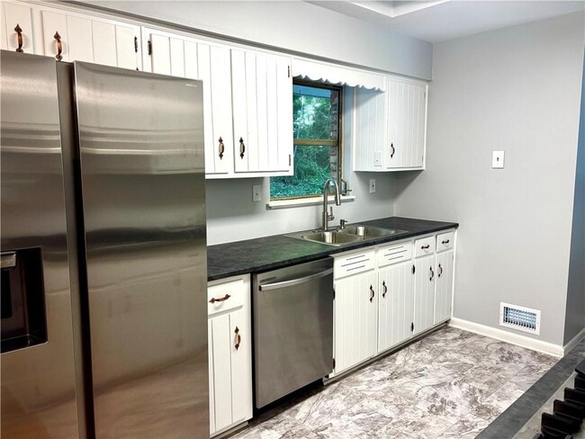 Foto del edificio - 2214 Dogwood Ln NE