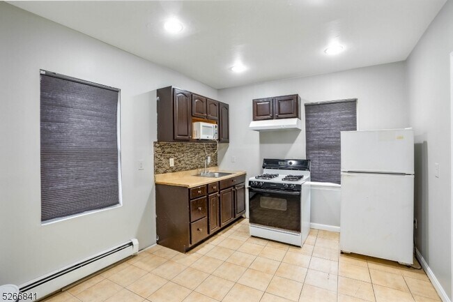Building Photo - 1241 Clinton Pl