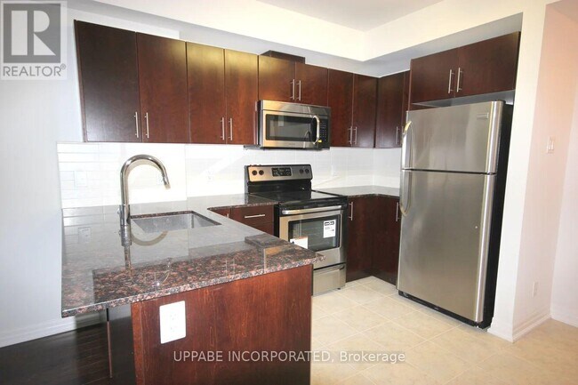 Building Photo - 242-242 Rideau St