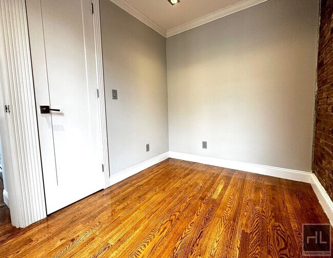 Foto del edificio - Sunny Nolita 1-Bedroom with Exposed Brick ...