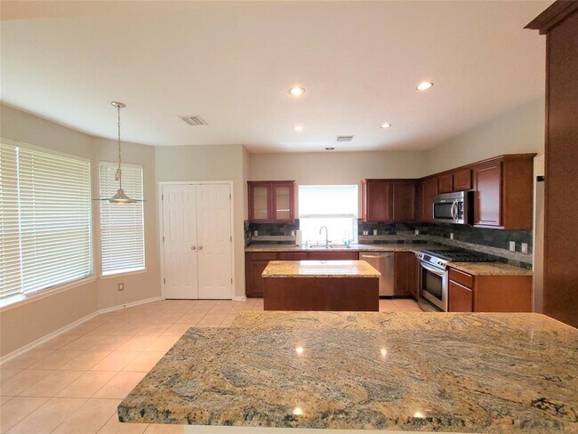 Building Photo - 9630 Green Valley Ln