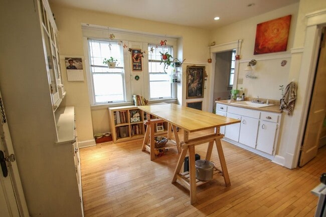 Building Photo - 2762 N Murray Ave