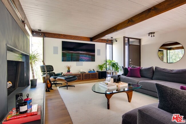 Building Photo - 9624 Yoakum Dr