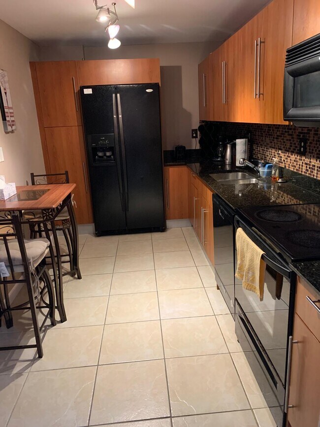 Foto del edificio - 3000 S Ocean Dr