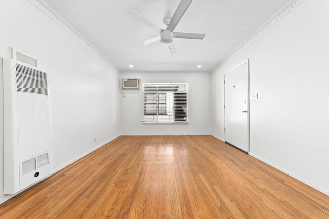 Building Photo - 1311 N Orange Dr