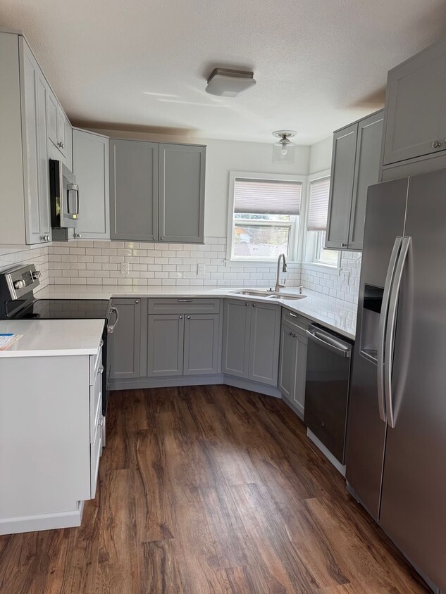 Beautiful newly renovated home on the hill... - Beautiful newly renovated home on the hill...