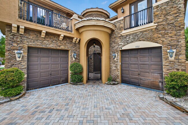 Building Photo - 3501 Collonade Dr