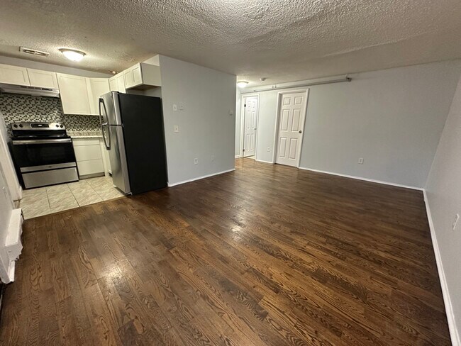 Building Photo - 32 Old Foxon Rd