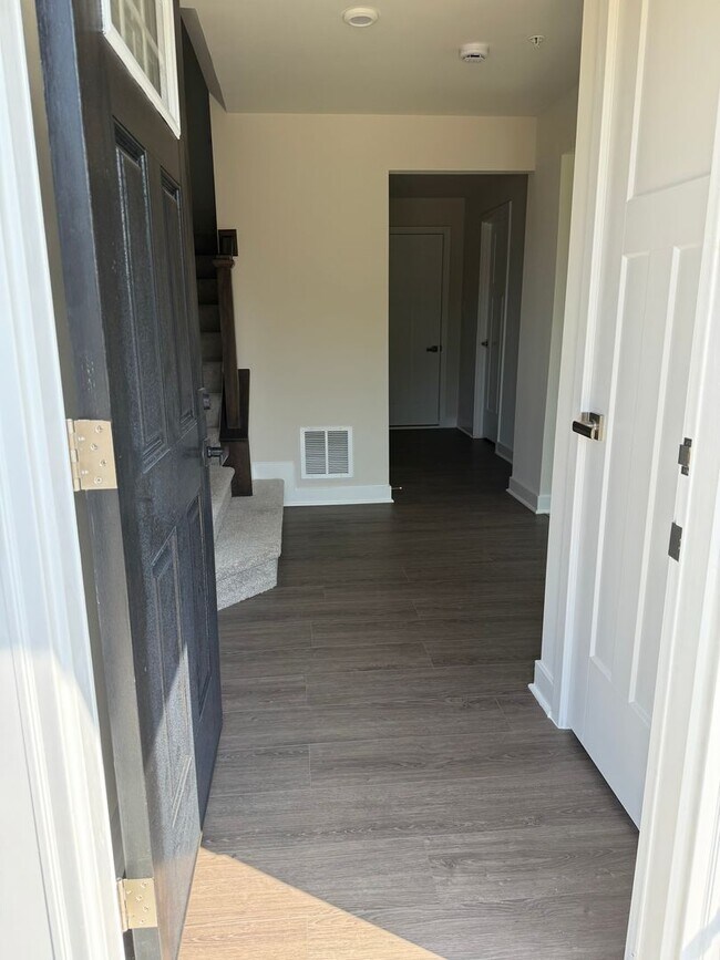Building Photo - Brand New Build (Never lived in!) END UNIT...