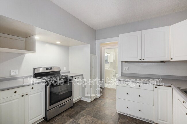Building Photo - 346 Quimby St NE
