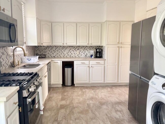 Kitchen - 5412 York St