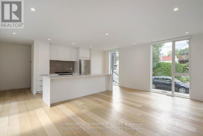 Photo du bâtiment - 14B Chapleau Ave