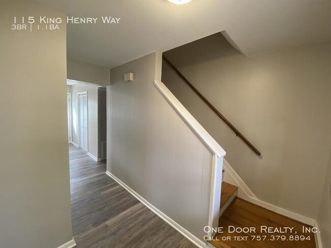 Building Photo - 115 King Henry Way