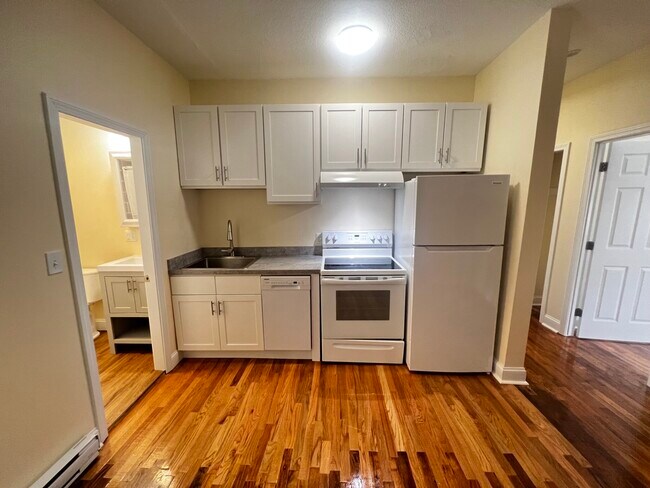 Building Photo - 882 Huntington Ave