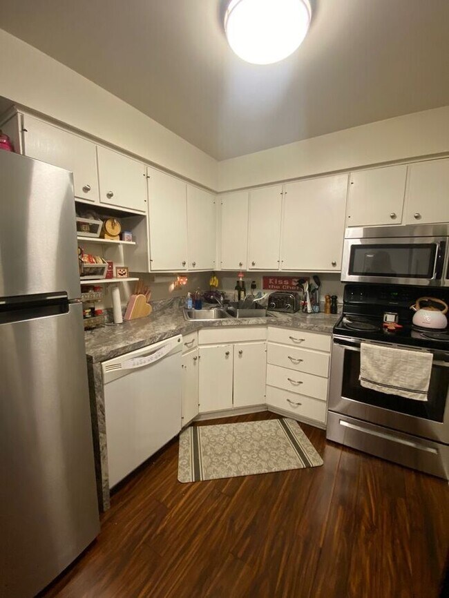 Foto del edificio - $1,300 | 2 Bedroom, 1 Bathroom Apartment |...