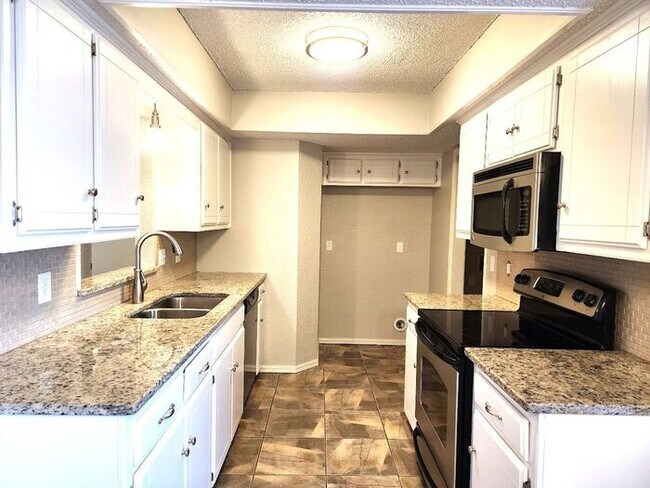 Foto del edificio - 3 Bed 2 Bath Home-Choctaw Trails Sec I Addition