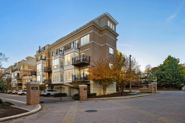 Foto del edificio - 900 Valencia Ct