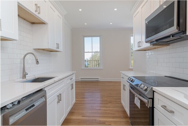 Building Photo - 20 Brimmer St