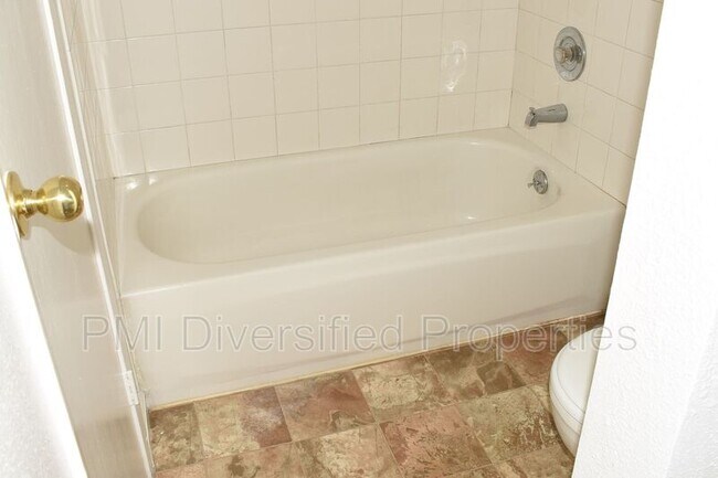 Foto del edificio - 1041 Baywood Dr