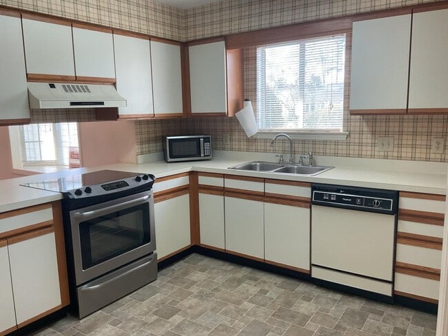 Building Photo - 604 Gleneagles Dr