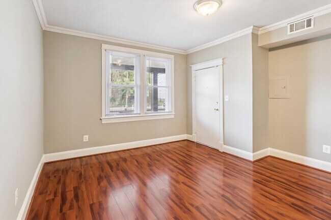 Foto del edificio - 1712 West Virginia Ave NE